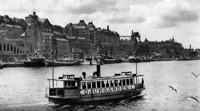 Djurgarden, स्टॉकहोम, स्वीडन, c1923 के द्वीप के रास्ते पर एक नौका द्वारा अज्ञात