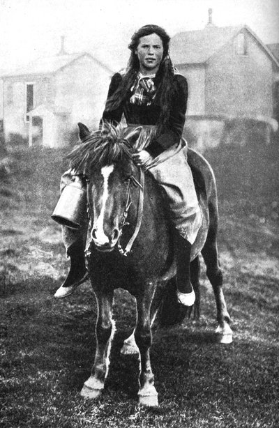 उसके सुबह के दौर पर एक दुग्धवृक्ष, आइसलैंड, 1922 द्वारा अज्ञात