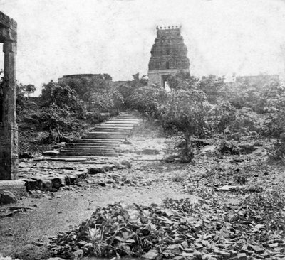 मद्रास, भारत, 1874 के पास एक खंडहर मंदिर द्वारा अज्ञात