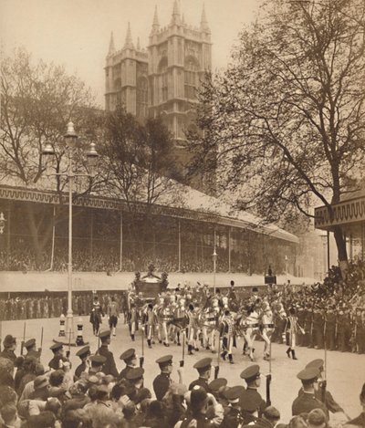वेस्टमिंस्टर में हजारों द्वारा प्रशंसित, 12 मई 1937 द्वारा अज्ञात