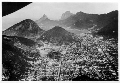रियो डि जेनेरो, ब्राजील का हवाई दृश्य, एक ज़ेपेलिन, 1930 1933 से द्वारा अज्ञात