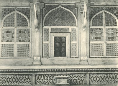 Agra. Screen of Sulim Chishtis Tomb, Futtehpur Sikri.  द्वारा अज्ञात