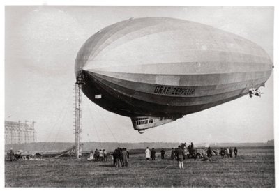 हवाई जहाज LZ127 ग्राफ ज़ेपेलिन ने 1933 में जर्मनी के लोवेनेंटल में मौर्य किया द्वारा अज्ञात