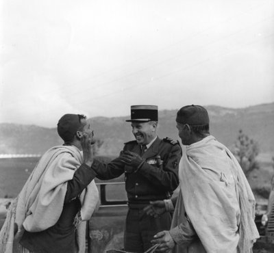 अल्जीरिया, 1957 द्वारा अज्ञात