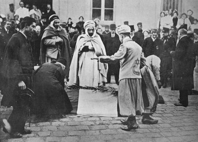 पेरिस में एक असामान्य दृश्य, 1914 द्वारा अज्ञात