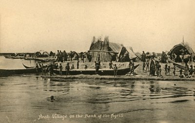 टाइग्रिस के तट पर अरब गांव, c1918-c1939। द्वारा अज्ञात