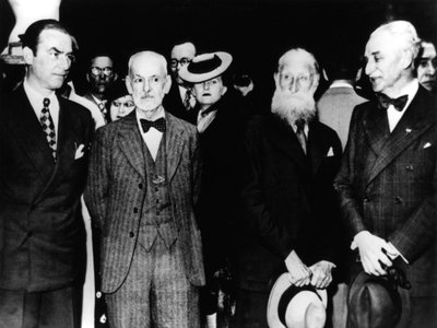 Arno Breker, जर्मन मूर्तिकार, पेरिस की यात्रा पर, मई 1942 द्वारा अज्ञात