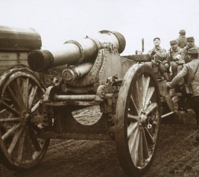 वर्दुन, उत्तरी फ्रांस में आर्टिलरी कॉलम, c1914-c1918 द्वारा अज्ञात