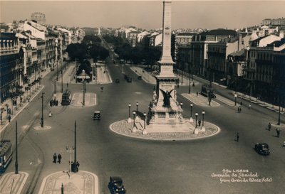 लिबर्टी एवेन्यू, लिस्बन, पुर्तगाल, c1936 द्वारा अज्ञात