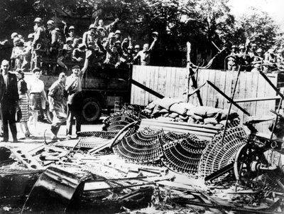 अगस्त 1944, पेरिस डे प्लेस कॉनकॉर्ड, पेरिस के पास बैरिकेड्स लगाए गए द्वारा अज्ञात