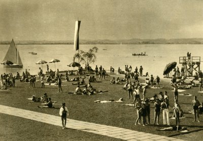 लेक कॉन्स्टेंस के तट पर स्नान करने वाले, ब्रेजेन, ऑस्ट्रिया, c1935। द्वारा अज्ञात