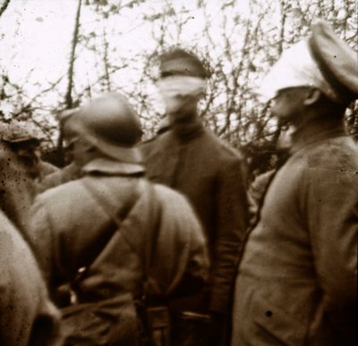 ब्लाइंडफोल्डेड सैनिक, नवंबर 1918 द्वारा अज्ञात
