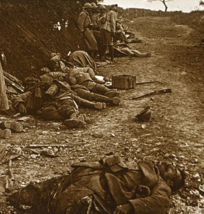 कुर्टिस, उत्तरी फ्रांस, 1918 को लेने के बाद निकायों द्वारा अज्ञात