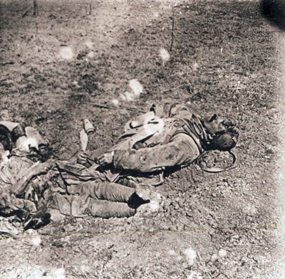 मृत सैनिकों के शरीर, c1914-c1918 द्वारा अज्ञात