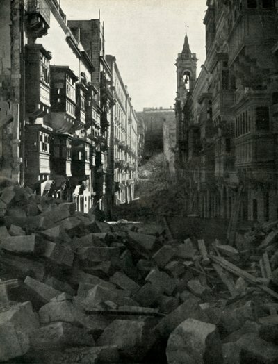 द्वितीय विश्व युद्ध, 1942 1944, एक माल्टीज़ सड़क पर बम क्षति। द्वारा अज्ञात