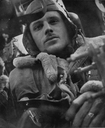 बॉम्बर कमांड पायलट, 1941 द्वारा अज्ञात