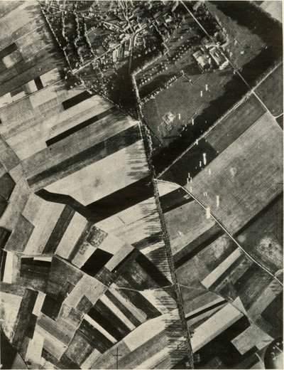 एक दुश्मन काफिले पर ब्रिटिश बम, 1939-1940, 1941। द्वारा अज्ञात