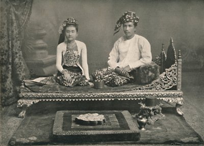 बर्मी प्रिंस एंड प्रिंसेस, 1900। द्वारा अज्ञात