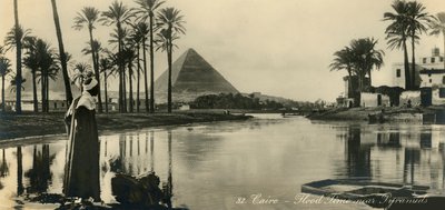 काहिरा - पिरामिडों के पास बाढ़ का समय, c1918-c1939। द्वारा अज्ञात