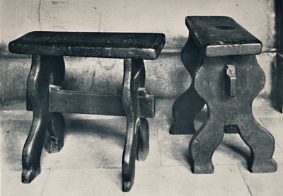चार्टरहाउस। दो प्राचीन मल, अब पुस्तकालय में संरक्षित, 1925 द्वारा अज्ञात