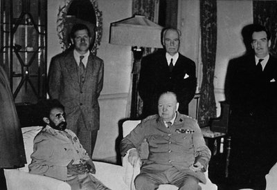 काहिरा में चर्चिल, इथियोपियाई सम्राट, हैले सेलासी, 1943, 1945 के साथ। द्वारा अज्ञात
