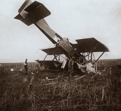 दुर्घटनाग्रस्त विमान, ट्रेसी-ले-वैल, उत्तरी फ्रांस, c1914-c1918 द्वारा अज्ञात