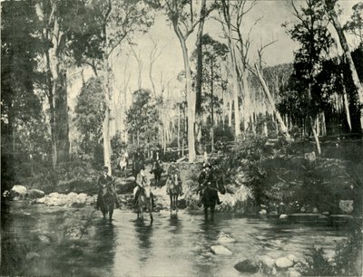 नदी को पार करते हुए, 1901 के पास भैंस जलप्रपात। द्वारा अज्ञात
