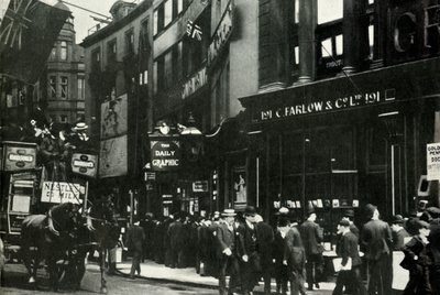 पीपुल्स बजट 1909, 1947 के बारे में सुनने के लिए उमड़ी भीड़। द्वारा अज्ञात