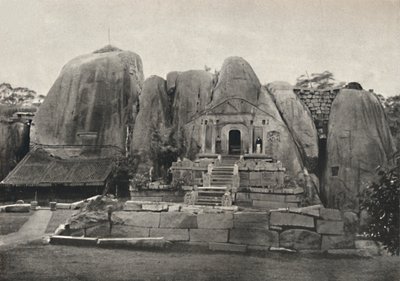 द इस्सुरमुनिआ - फेल्से - विहार का निर्माण तीसरी शताब्दी ईसा पूर्व 1926 में राजा देवनमपिया तिस्सा द्वारा किया गया था। द्वारा अज्ञात