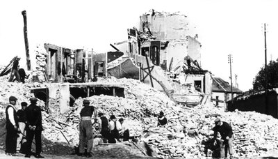 नष्ट इमारत, फ्रांस की मुक्ति, सेंट सिर, अगस्त 1944 द्वारा अज्ञात