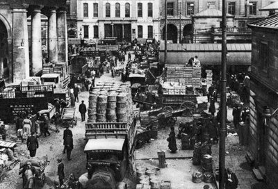 लंदन के कोवेंट गार्डन में सुबह, 1926-1927 द्वारा अज्ञात