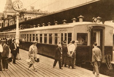 इलेक्ट्रिक मल्टीपल यूनिट ट्रेन, मॉस्को, यूएसएसआर, 1920 के दशक द्वारा अज्ञात