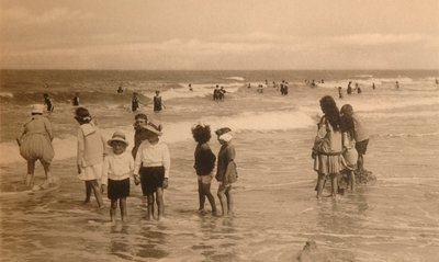 Enfants औ बैन, चिल्ड्रन बाथिंग, c1900। द्वारा अज्ञात