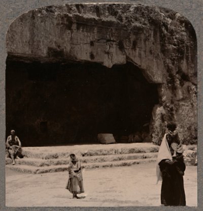 न्यायाधीशों के मकबरों में प्रवेश, c1900 द्वारा अज्ञात