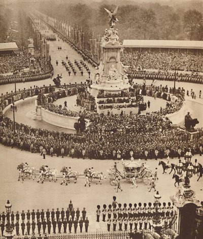 ट्रम्पेट्स, रोल ऑफ ड्रम की धूमधाम, 12 मई 1937 द्वारा अज्ञात