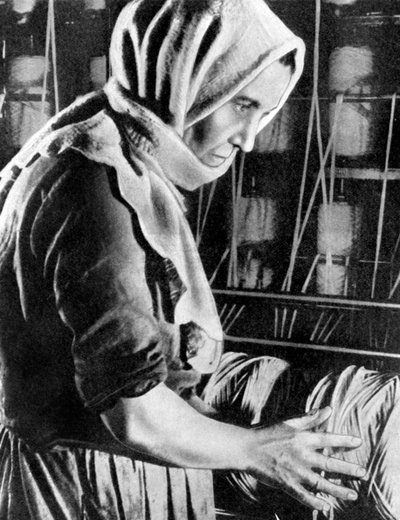महिला फैक्ट्री कार्यकर्ता, मॉस्को, 1936 द्वारा अज्ञात