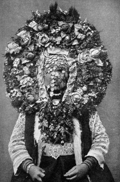 एक बल्गेरियाई दुल्हन का पुष्प मुखौटा, 1922 द्वारा अज्ञात