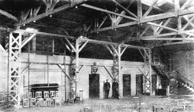 फ्रांस: द इंटीरियर ऑफ द चर्च आर्मी क्लब। जर्मनी, बिकेंडॉर्फ़ - 1919 द्वारा अज्ञात