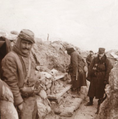 खाइयों में फ्रांसीसी सैनिक, पर्थ, उत्तरी फ्रांस, c1914-c1918 द्वारा अज्ञात