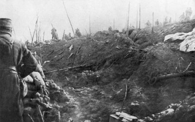 फ्रांस की सेना अगस्त 1915 में फ्रांस के वर्दुन के पास एक जर्मन जवाबी हमले के लिए तैयार है द्वारा अज्ञात