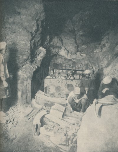 फ़नरी चैंबर जहां मिस्र की ममीज़ को पुनरुत्थान की प्रतीक्षा है, c1935 द्वारा अज्ञात