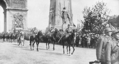 14 जुलाई 1919 को फ्रांस की जीत परेड के दौरान जनरल मोंटोरी और इतालवी सैनिक द्वारा अज्ञात