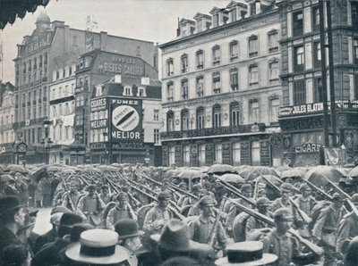 1914 की बारिश में ब्रसेल्स में प्रवेश करते जर्मन इन्फैंट्री द्वारा अज्ञात