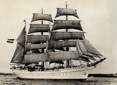 गोर्च फॉक पहली बार फुल सेल के तहत, 1933 द्वारा Unbekannt