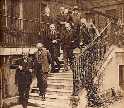 क्राइसिस में सरकार, किंग जॉर्ज V, 1931, 1938 के अनुरोध के अनुसार एक राष्ट्रीय मंत्रिमंडल का गठन द्वारा अज्ञात