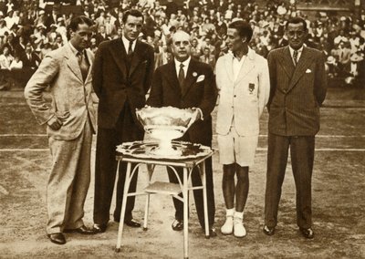 ग्रेट ब्रिटेन ने डेविस कप टेनिस चैंपियनशिप, पेरिस, 30 जुलाई 1933, 1935 को जीता। द्वारा अज्ञात