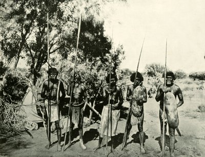 ऑस्ट्रेलियाई आदिवासियों का समूह, क्वींसलैंड, 1901। द्वारा अज्ञात