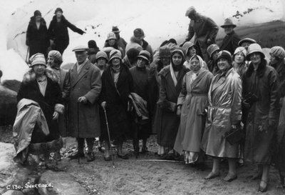 पर्यटकों का समूह Svartisen, उत्तरी नॉर्वे, 1929 द्वारा अज्ञात