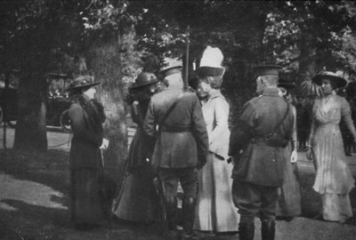 25 अगस्त 1915, 1939 के निवेश के बाद एचएम क्वीन मैरी द्वारा अज्ञात