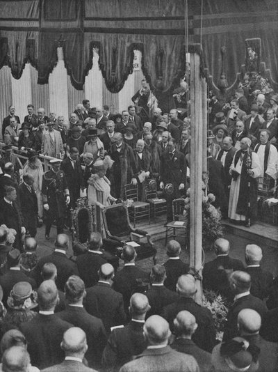 एचएम द किंग ने लॉयड्स नई बिल्डिंग का फाउंडेशन स्टोन 23 मई 1925, 1928 को बिछाया द्वारा अज्ञात